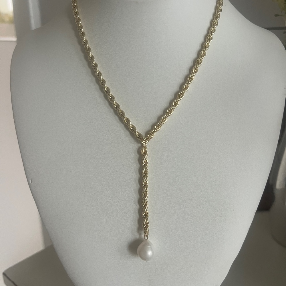 Leeada Lariat Necklace